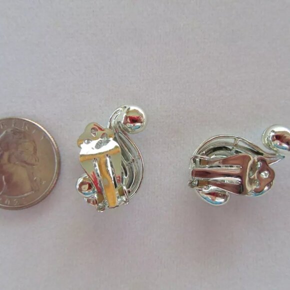 Vintage silver tone swirl clip on earrings with blue aurora borealis rhinestone - Picture 5 of 5